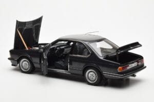 BMW 635 CSi E24 Diamant Zwart Metallic AUTOart 1:18 70521 Metaal — afbeelding 5 van 8