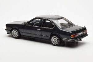 BMW 635 CSi E24 Diamant Zwart Metallic AUTOart 1:18 70521 Metaal — afbeelding 7 van 8
