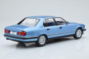 BMW 7 Series E32 730i Blauw MCG 1:18 MCG18160 Metaal — afbeelding 2 van 5