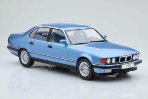 BMW 7 Series E32 730i Blauw MCG 1:18 MCG18160 Metaal — afbeelding 3 van 5