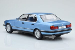 BMW 7 Series E32 730i Blauw MCG 1:18 MCG18160 Metaal — afbeelding 4 van 5
