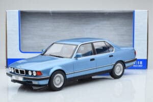 BMW 7 Series E32 730i Blauw MCG 1:18 MCG18160 Metaal — afbeelding 5 van 5