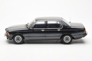 BMW 733i E23 Zwart Metallic KK-Scale 1:18 KKDC180101 Metaal — afbeelding 3 van 6