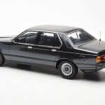 BMW 733i E23 Zwart Metallic KK-Scale 1:18 - image 5 of 6