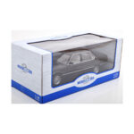 BMW 750i E32 Zwart MCG 1:18 - image 3 of 3