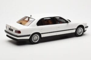 BMW 750iL E38 Asia Exclusive Wit Otto 1:18 OT836 Hars — afbeelding 2 van 6