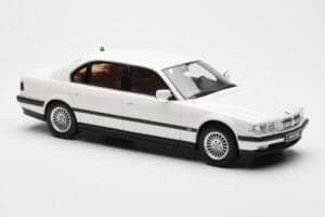 BMW 750iL E38 Asia Exclusive Wit Otto 1:18 OT836 Hars — afbeelding 4 van 6