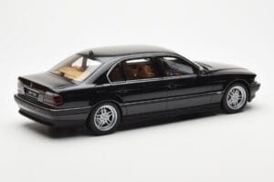 BMW 750iL E38 Zwart Otto 1:18 OT609 Hars — afbeelding 2 van 6