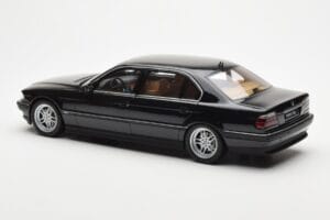 BMW 750iL E38 Zwart Otto 1:18 OT609 Hars — afbeelding 5 van 6