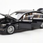 BMW 750Li F02 Facelift Carbon Zwart Kyosho 1:18 - image 2 of 8