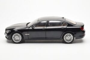 BMW 750Li F02 Facelift Carbon Zwart Kyosho 1:18 08784BK Metaal — afbeelding 4 van 8