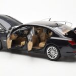 BMW 750Li F02 Facelift Carbon Zwart Kyosho 1:18 - image 5 of 8