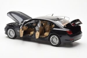 BMW 750Li F02 Facelift Carbon Zwart Kyosho 1:18 08784BK Metaal — afbeelding 5 van 8