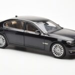 BMW 750Li F02 Facelift Carbon Zwart Kyosho 1:18 - image 6 of 8
