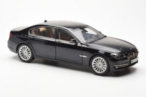 BMW 750Li F02 Facelift Carbon Zwart Kyosho 1:18 08784BK Metaal — afbeelding 6 van 8
