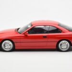 BMW 850 CSi E31 Rood Otto 1:18 - image 3 of 6