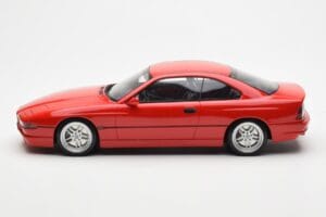 BMW 850 CSi E31 Rood Otto 1:18 OT158 Hars — afbeelding 3 van 6