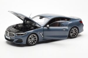 BMW 850i G15 Barcelona Blue Metallic Norev 1:18 80432450995 Metaal — afbeelding 2 van 8