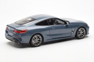 BMW 850i G15 Barcelona Blue Metallic Norev 1:18 80432450995 Metaal — afbeelding 3 van 8