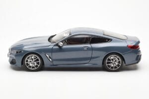 BMW 850i G15 Barcelona Blue Metallic Norev 1:18 80432450995 Metaal — afbeelding 4 van 8