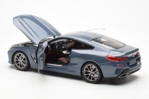 BMW 850i G15 Barcelona Blue Metallic Norev 1:18 80432450995 Metaal — afbeelding 5 van 8