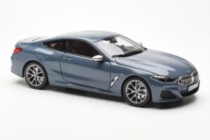 BMW 850i G15 Barcelona Blue Metallic Norev 1:18 80432450995 Metaal — afbeelding 6 van 8