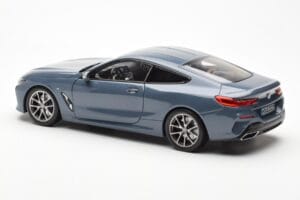 BMW 850i G15 Barcelona Blue Metallic Norev 1:18 80432450995 Metaal — afbeelding 7 van 8