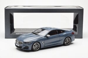 BMW 850i G15 Barcelona Blue Metallic Norev 1:18 80432450995 Metaal — afbeelding 8 van 8