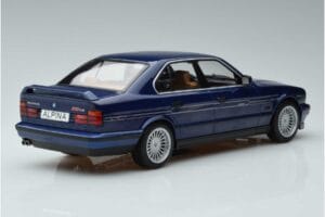 BMW Alpina B10 4.6 E34 Blauw MCG 1:18 MCG18230 Metaal — afbeelding 2 van 6