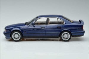 BMW Alpina B10 4.6 E34 Blauw MCG 1:18 MCG18230 Metaal — afbeelding 3 van 6