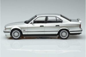 BMW Alpina B10 4.6 E34 Zilver MCG 1:18 MCG18231 Metaal — afbeelding 3 van 5
