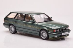 BMW Alpina B10 E34 Touring Donkergroen MCG 1:18 MCG18331 Metaal — afbeelding 4 van 6