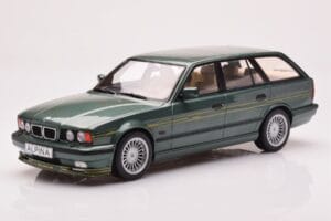 BMW Alpina B10 E34 Touring Donkergroen MCG 1:18 MCG18331