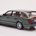 BMW Alpina B10 E34 Touring Donkergroen MCG 1:18 - image 5 of 6