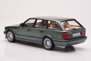 BMW Alpina B10 E34 Touring Donkergroen MCG 1:18 MCG18331 Metaal — afbeelding 5 van 6