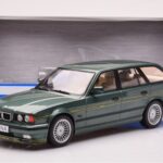 BMW Alpina B10 E34 Touring Donkergroen MCG 1:18 - image 6 of 6