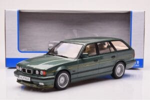 BMW Alpina B10 E34 Touring Donkergroen MCG 1:18 MCG18331 Metaal — afbeelding 6 van 6