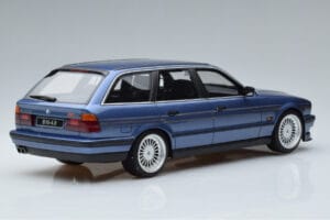 BMW Alpina B10 E34 4.0 Touring Blauw Otto 1:18 OT944 Hars — afbeelding 2 van 6