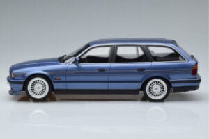BMW Alpina B10 E34 4.0 Touring Blauw Otto 1:18 OT944 Hars — afbeelding 3 van 6