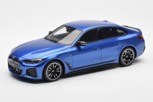 BMW i4 M50 G26 Blauw Otto 1:18 OT453