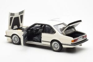 BMW M635 CSi E24 Wit Dealer Edition AUTOart 1:18 80430145829 Metaal — afbeelding 5 van 8