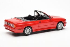 BMW M3 E30 Cabriolet Rood Otto 1:18 OT077 Hars — afbeelding 2 van 6