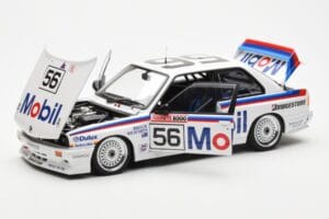 BMW M3 E30 #56 P. Brock / J. Richards Mobil Bathurst 1000 1988 AUTOart 1:18 88847 Metaal — afbeelding 2 van 9