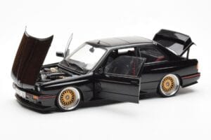 BMW M3 E30 Sport Evolution Zwart Custom Wheels AUTOart 1:18 70562 Metaal — afbeelding 2 van 8