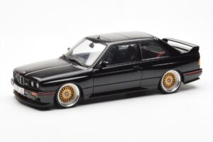 BMW M3 E30 Sport Evolution Zwart Custom Wheels AUTOart 1:18 70562
