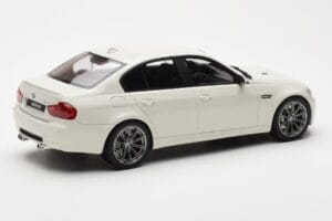 BMW M3 E90 Sedan Wit GT Spirit 1:18 GT053 Hars — afbeelding 2 van 6