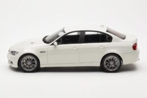 BMW M3 E90 Sedan Wit GT Spirit 1:18 GT053 Hars — afbeelding 3 van 6