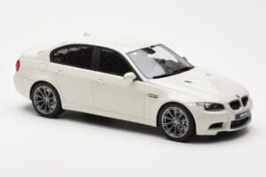 BMW M3 E90 Sedan Wit GT Spirit 1:18 GT053 Hars — afbeelding 4 van 6