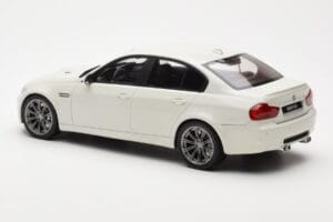 BMW M3 E90 Sedan Wit GT Spirit 1:18 GT053 Hars — afbeelding 5 van 6