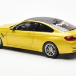 BMW M4 F82 Austin Geel Metallic Paragon 1:18 - image 7 of 8